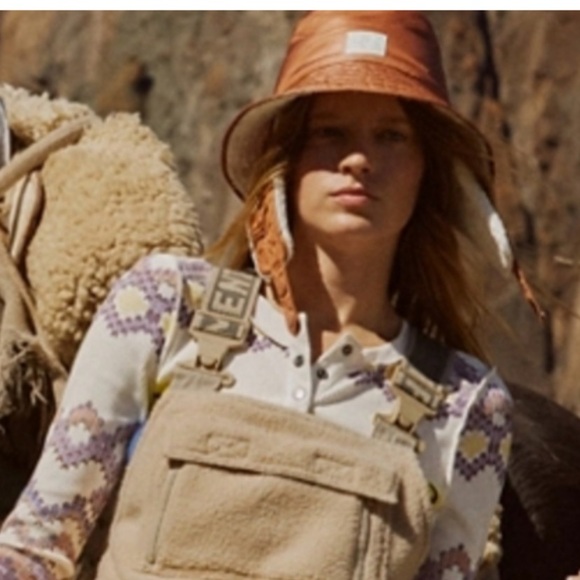 Free people’s Sherpa lined, water resistant reversible bucket hat. - Picture 3 of 7